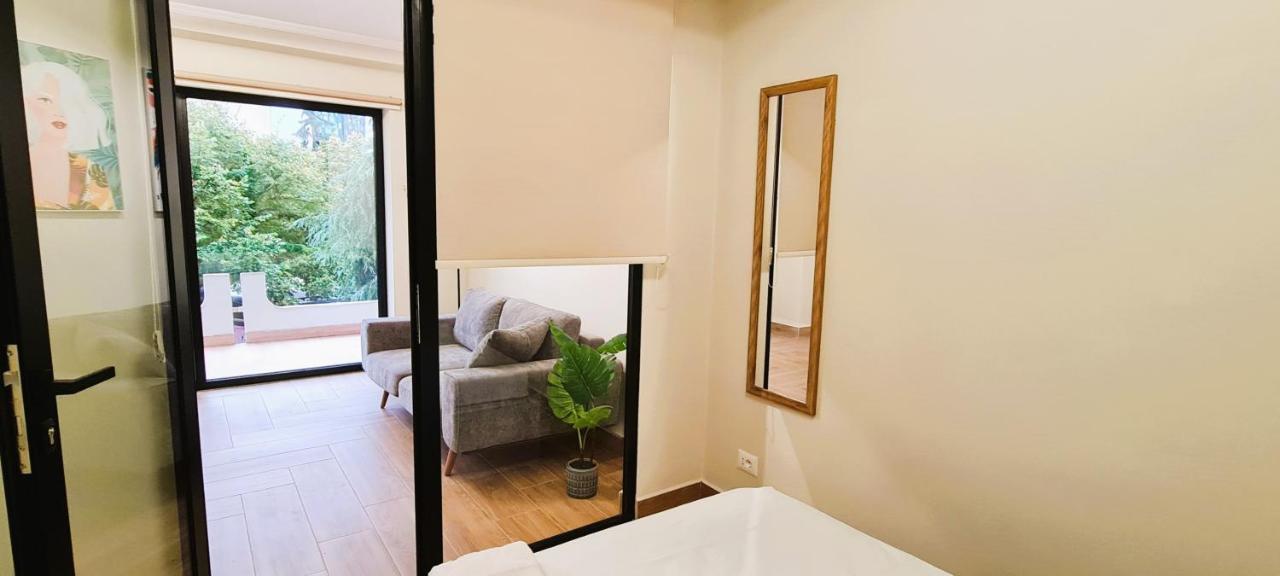2V1 - Center Apartment 1 Тирана Экстерьер фото