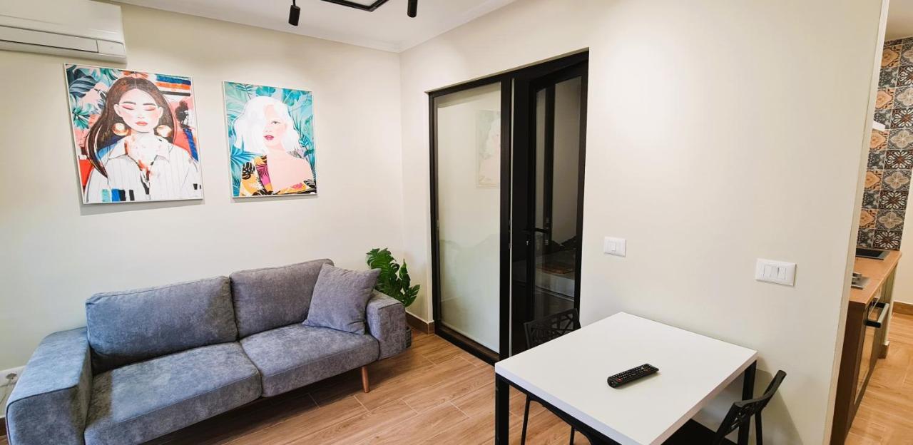2V1 - Center Apartment 1 Тирана Экстерьер фото
